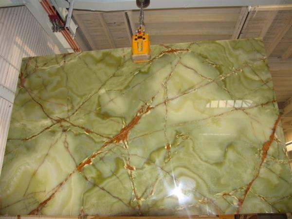 صادرات مستقیم سنگ و کاشی تراونیکس مشکی به عمان