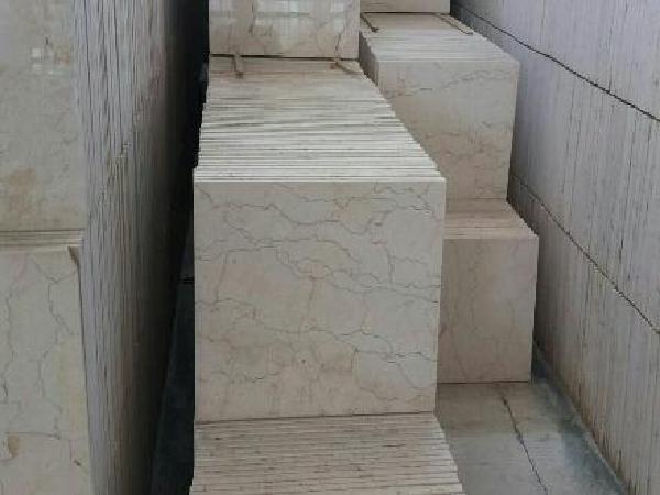 توزیع و پخش سنگ تراورتن زرد با قیمتی مناسب در اردبیل 