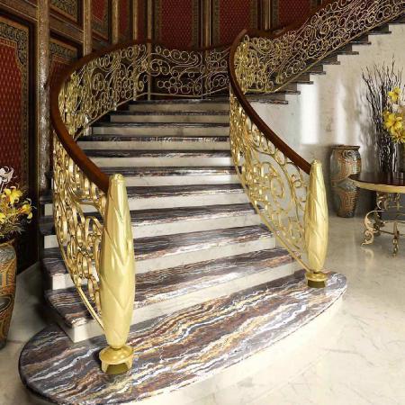 کاربرد سنگ تراونیکس در ساخت کفپوش خیابان ها